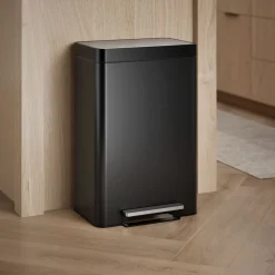 Dual-compartment step trash can