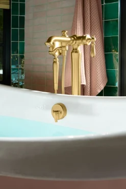 Floor-mount bath filler trim with handshower