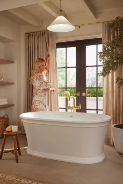 Floor-mount bath filler trim with handshower
