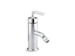 Horizontal swivel spray aerator bidet faucet with straight lever handle