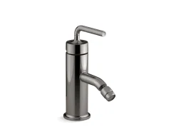 Horizontal swivel spray aerator bidet faucet with straight lever handle