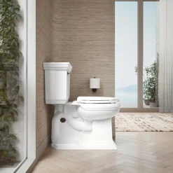 Recycled ReadyLatch® Quiet-Close™ round-front toilet seat