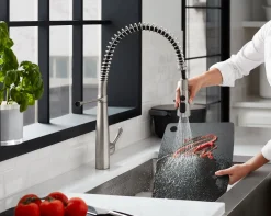 Semi-professional kitchen sink faucet with three-function sprayhead