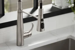 Semi-professional kitchen sink faucet with three-function sprayhead