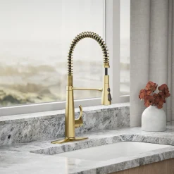 Semi-professional kitchen sink faucet with three-function sprayhead