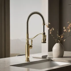 Semi-professional kitchen sink faucet with three-function sprayhead