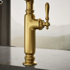 Semi-professional kitchen sink faucet with three-function sprayhead