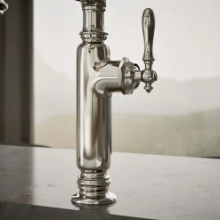 Semi-professional kitchen sink faucet with three-function sprayhead