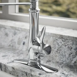 Semi-professional kitchen sink faucet with three-function sprayhead
