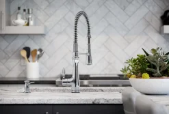 Semi-professional kitchen sink faucet with three-function sprayhead