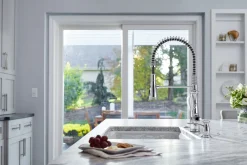 Semi-professional kitchen sink faucet with three-function sprayhead