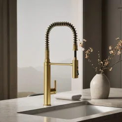 Semi-professional kitchen sink faucet with three-function sprayhead
