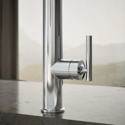 Semi-professional kitchen sink faucet with three-function sprayhead