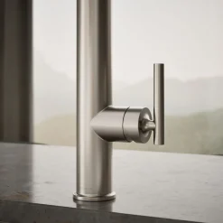 Semi-professional kitchen sink faucet with three-function sprayhead