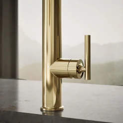 Semi-professional kitchen sink faucet with three-function sprayhead
