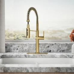 Semi-professional kitchen sink faucet with three-function sprayhead