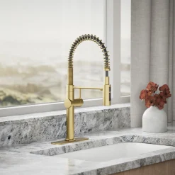 Semi-professional kitchen sink faucet with three-function sprayhead