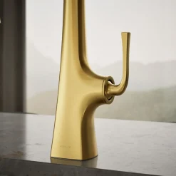 Semi-professional kitchen sink faucet with three-function sprayhead