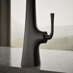 Semi-professional kitchen sink faucet with three-function sprayhead