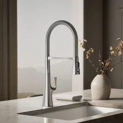 Semi-professional kitchen sink faucet with three-function sprayhead