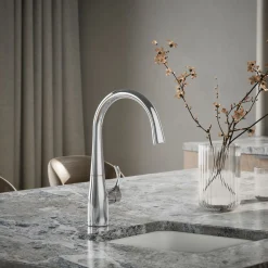 Single-handle bar sink faucet
