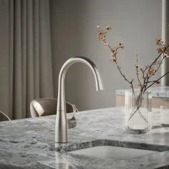 Single-handle bar sink faucet