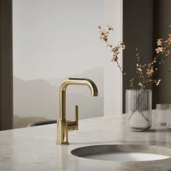 Single-handle bar sink faucet