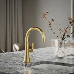 Single-handle bar sink faucet