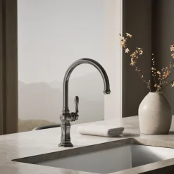 Single-handle kitchen sink faucet