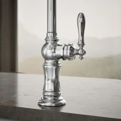Single-handle kitchen sink faucet