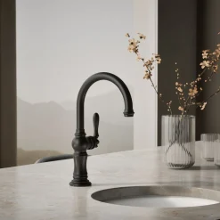 Single-handle kitchen sink faucet