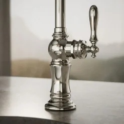 Single-handle kitchen sink faucet