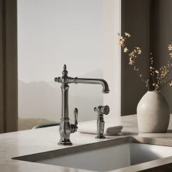 Single-handle kitchen sink faucet with side sprayer
