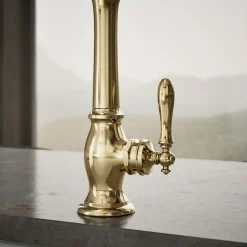 Single-handle kitchen sink faucet with side sprayer