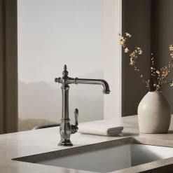 Single-handle kitchen sink faucet