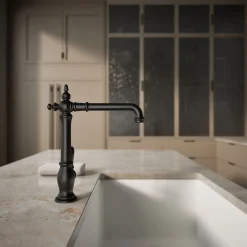 Single-handle kitchen sink faucet