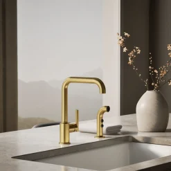 Single-handle kitchen sink faucet with side sprayer