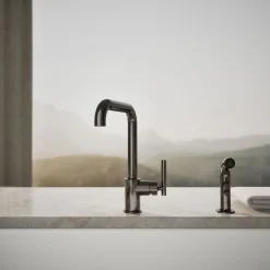 Single-handle kitchen sink faucet with side sprayer