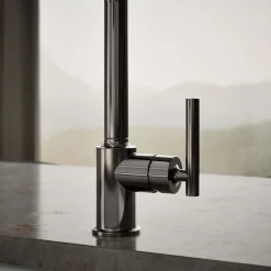 Single-handle kitchen sink faucet with side sprayer