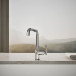 Single-handle kitchen sink faucet