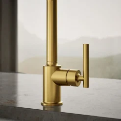 Single-handle kitchen sink faucet
