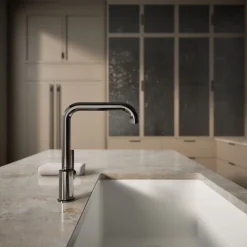 Single-handle kitchen sink faucet