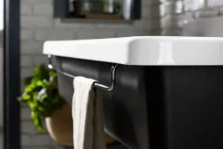 Towel bar