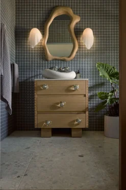 Triangular cabinet knob