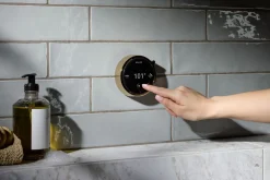 Two-outlet bath/shower digital control