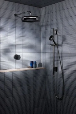 Two-outlet shower digital control