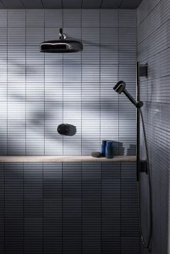 Two-outlet shower digital control