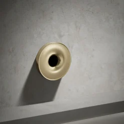 Wall- or -ceiling-mount bath filler